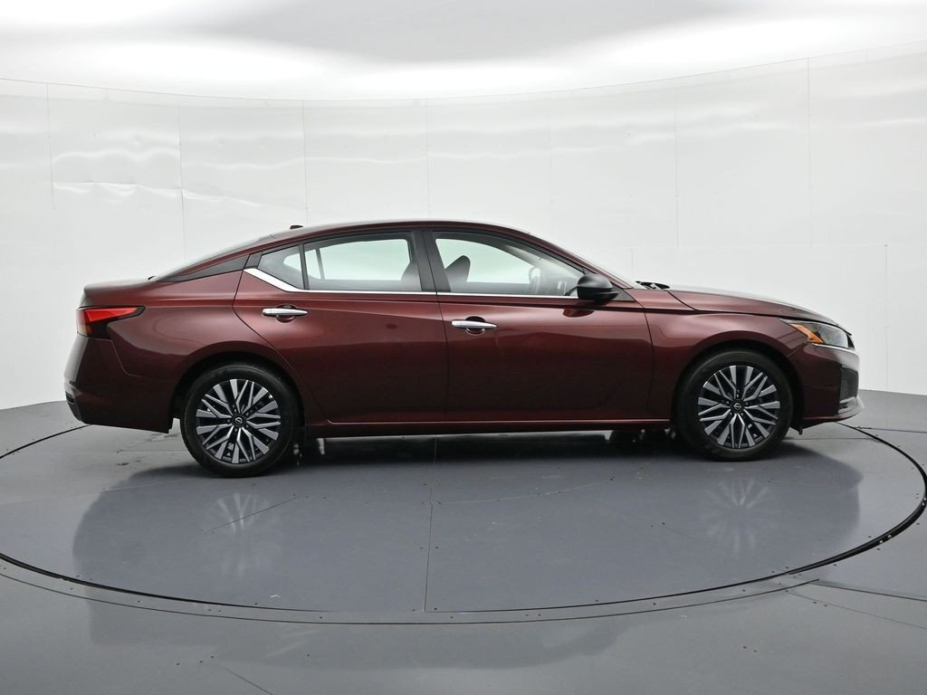 Used 2025 Garnet Pearl Nissan SV FWD image 4