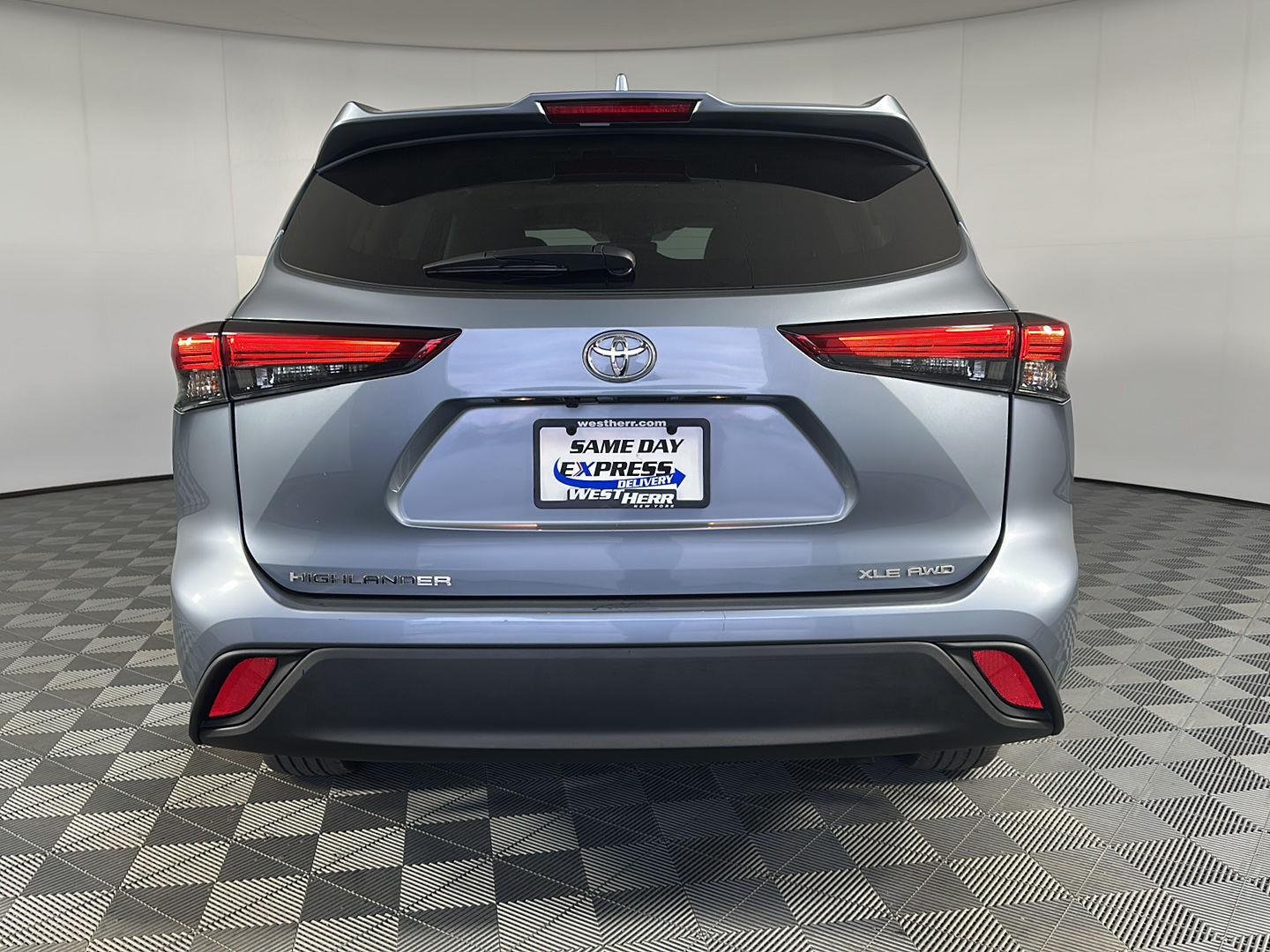 Used 2023 Moon Dust Toyota XLE image 6