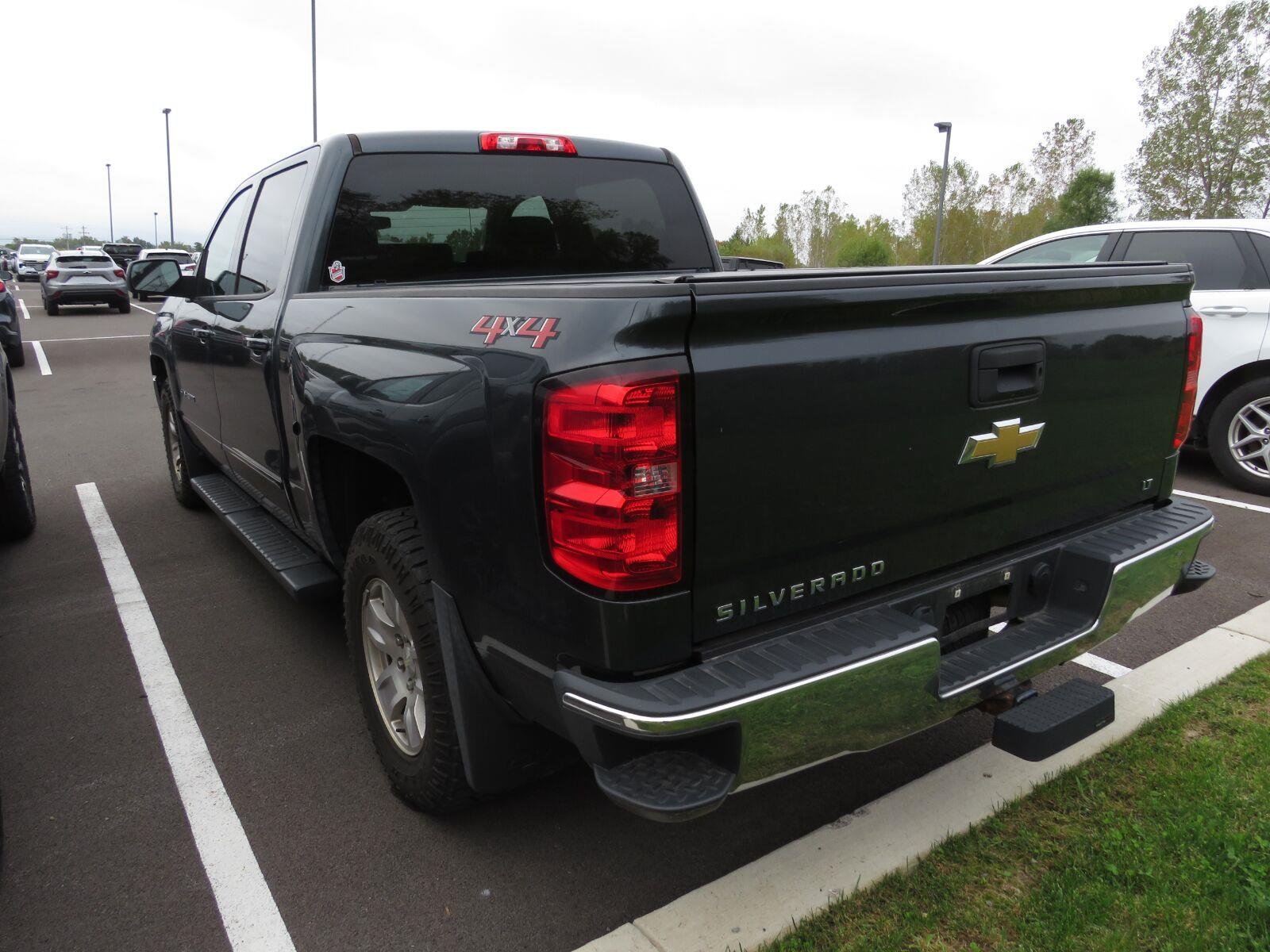 Used 2018 Graphite Metallic Chevrolet LT image 11