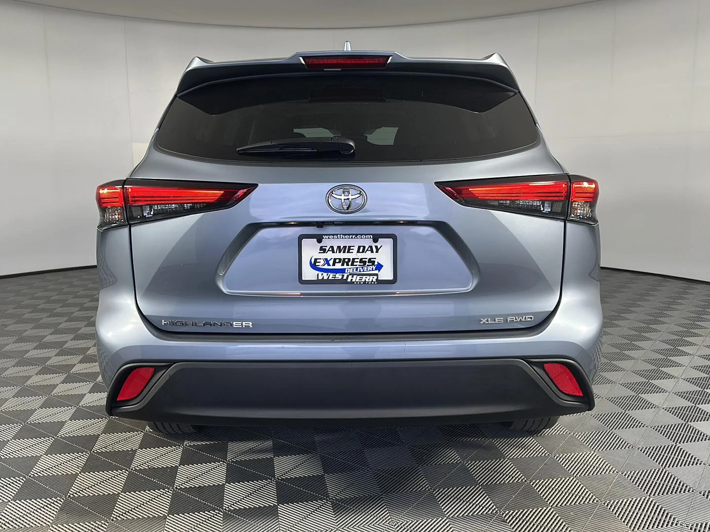 Used 2023 Moon Dust Toyota XLE image 6