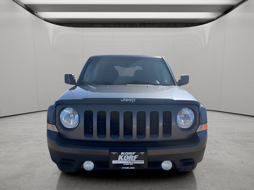 Used 2015 Granite Crystal Metallic Clearcoat Jeep Latitude image 8