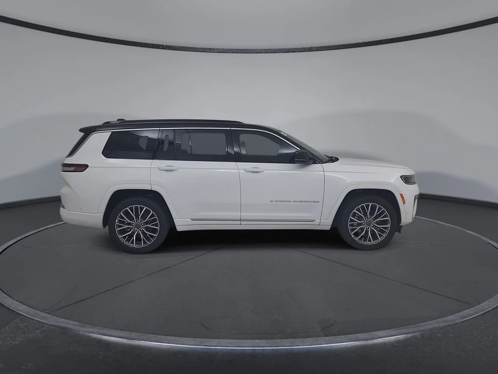 New 2026 Bright White Clear-Coat Exterior Paint Jeep Summit image 17