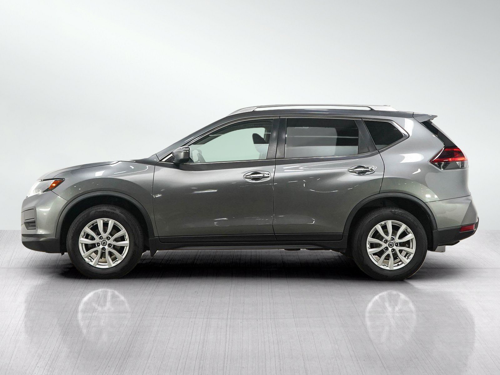 Used 2020 Nissan Rogue SV with VIN JN8AT2MV1LW114818 for sale in South Saint Paul, Minnesota