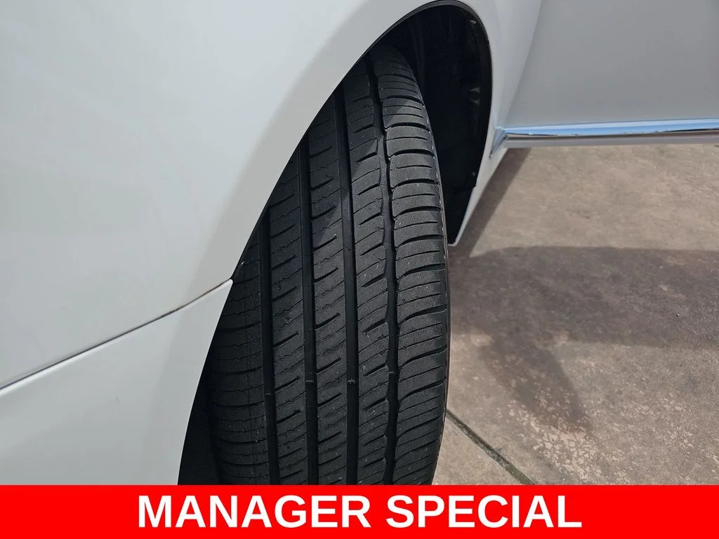Used 2016 White Lexus 460 image 35