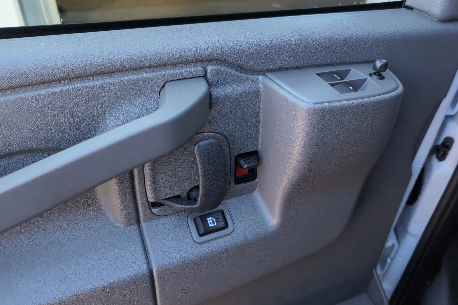2025 GMC Savana Cargo Work Van - Photo 11