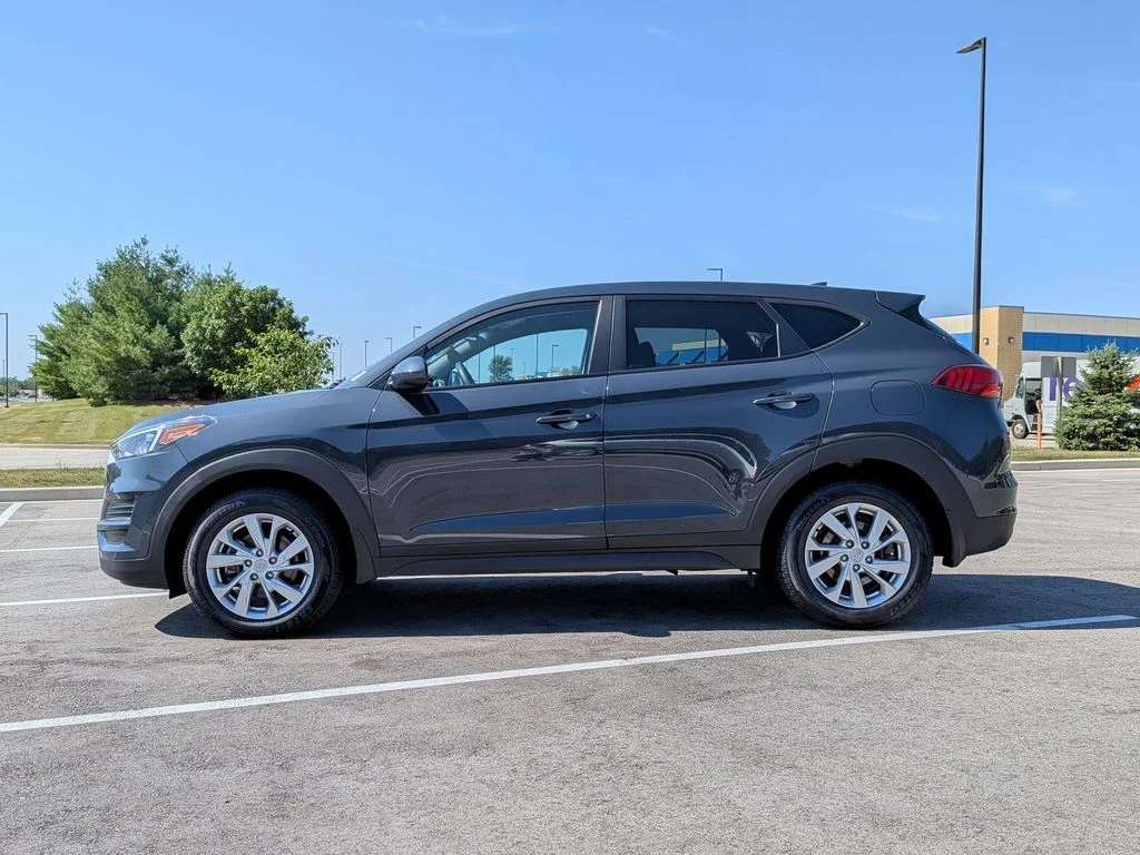 Used 2020 Blue Hyundai SE image 4
