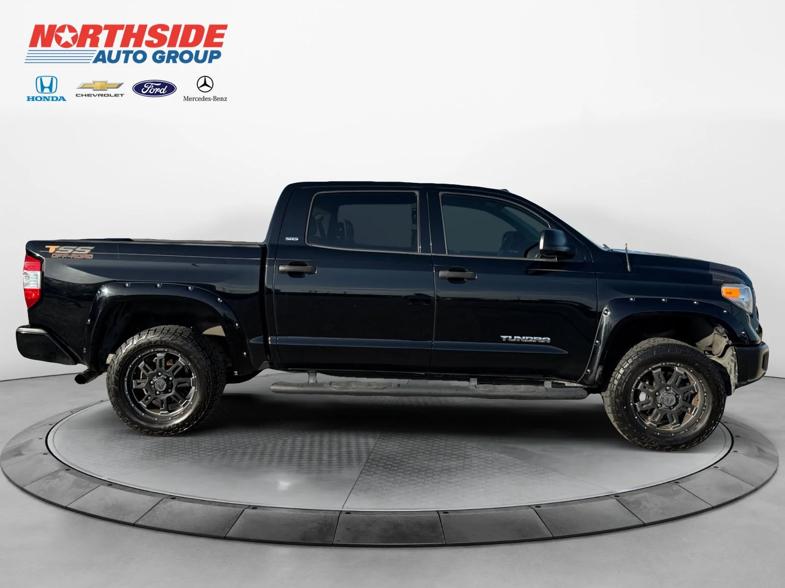 Used 2016 Black Toyota SR5 image 8