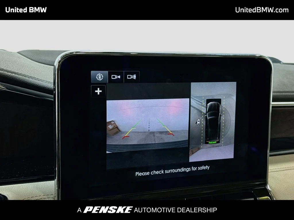 Used 2019 White Platinum Clearcoat Metallic Lincoln Reserve image 16