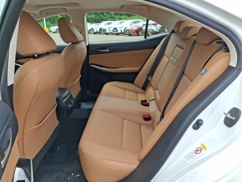 Used 2018 White Lexus 300 image 25