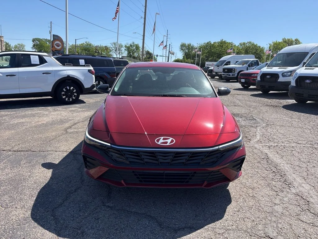 Used 2025 Hyundai Elantra SEL with VIN KMHLM4DG2SU925919 for sale in Kansas City