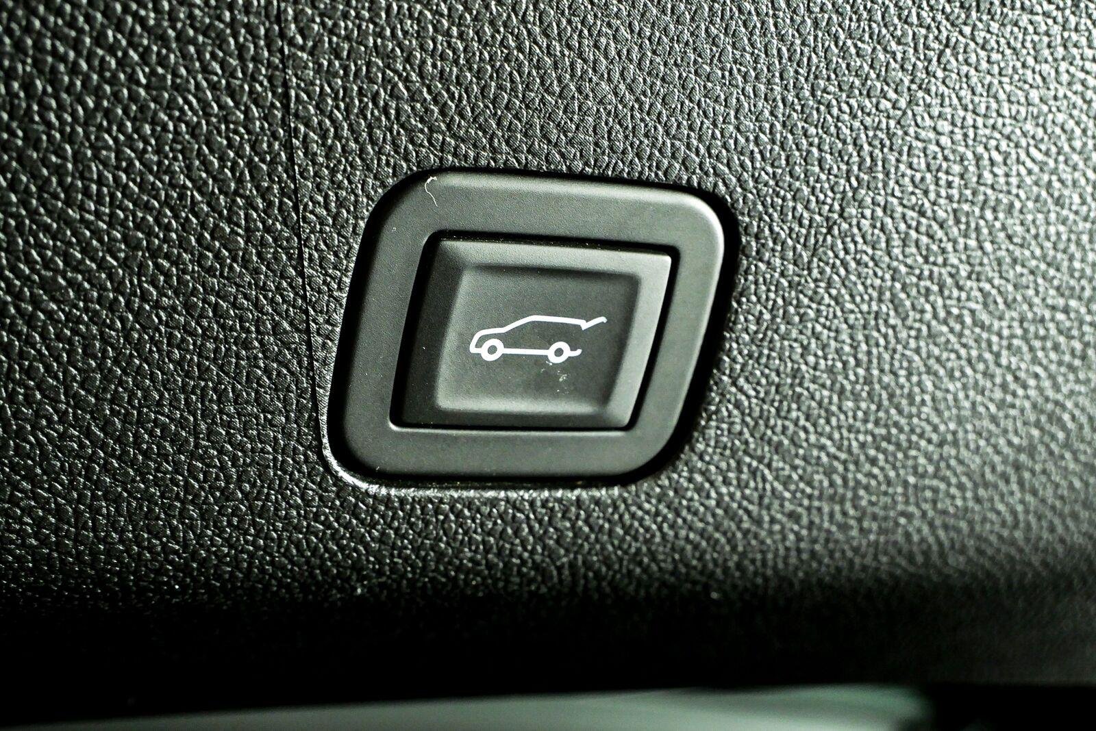 Used 2025 Black Raven Cadillac Sport Platinum image 37