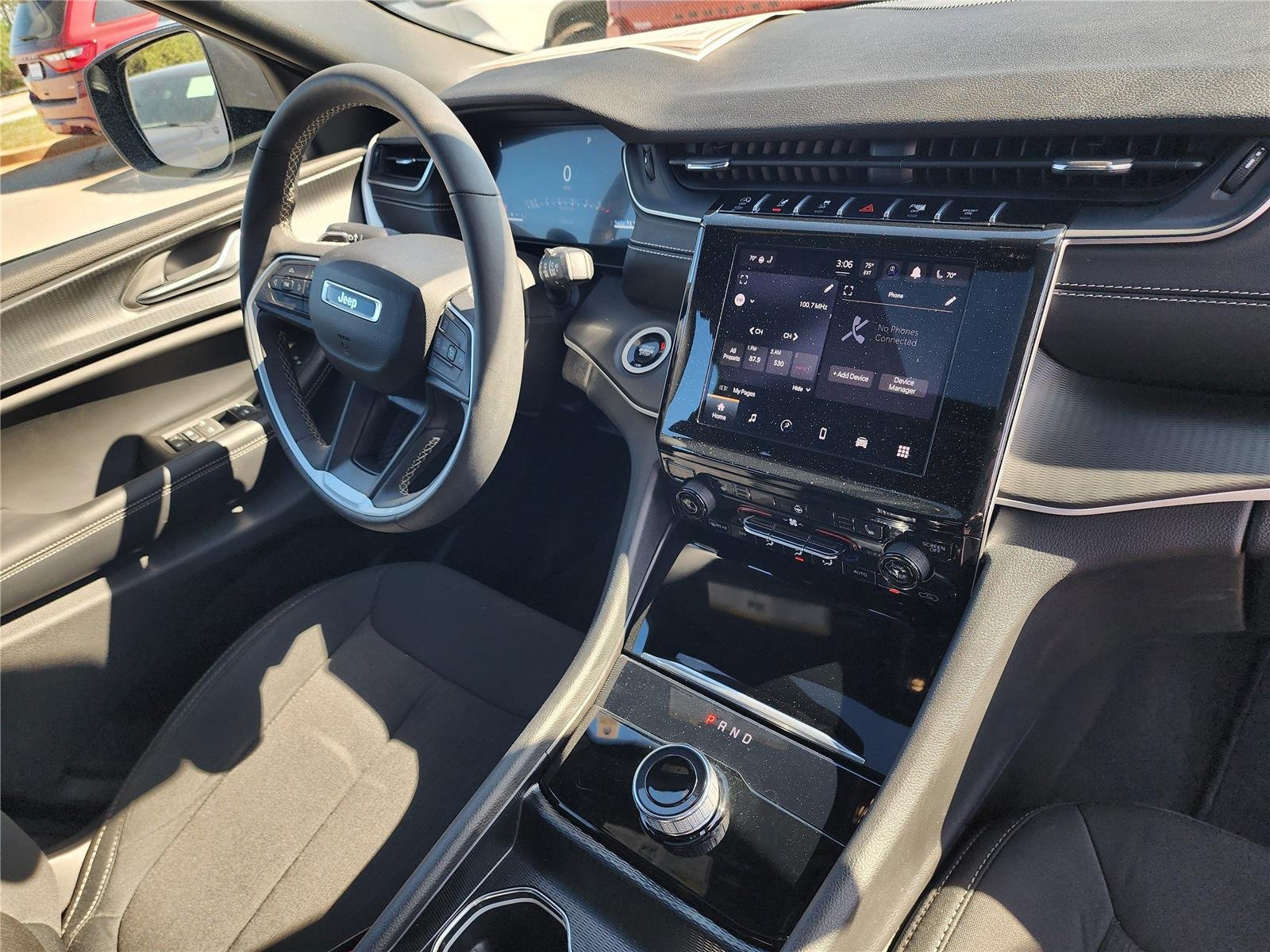 Used 2024 Diamond Black Crystal Pearlcoat Jeep Laredo X image 10