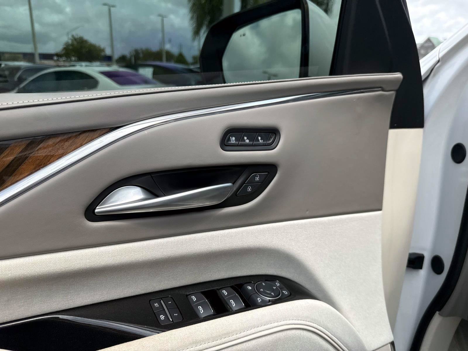 Used 2024 Crystal White Tricoat CADILLAC Sport Platinum image 18