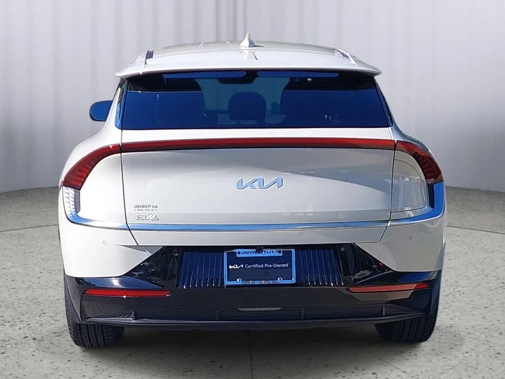 Used 2023 White Kia Wind image 4