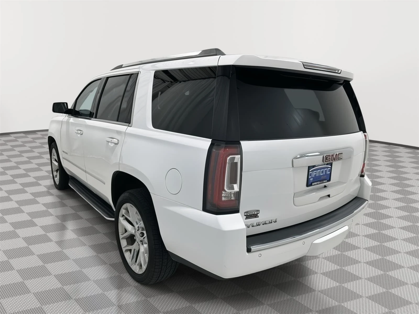 Used 2019 SUMMIT WHITE GMC Denali image 3