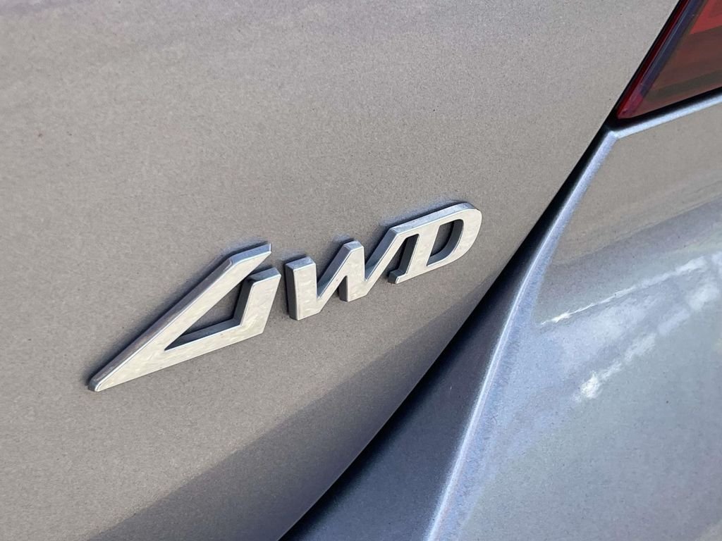 Used 2025 Silver Genesis 2.5T image 9