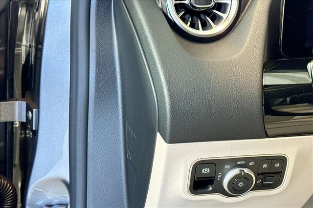 New 2026 Mountain Grey Metallic Mercedes-Benz GLA 250 image 40