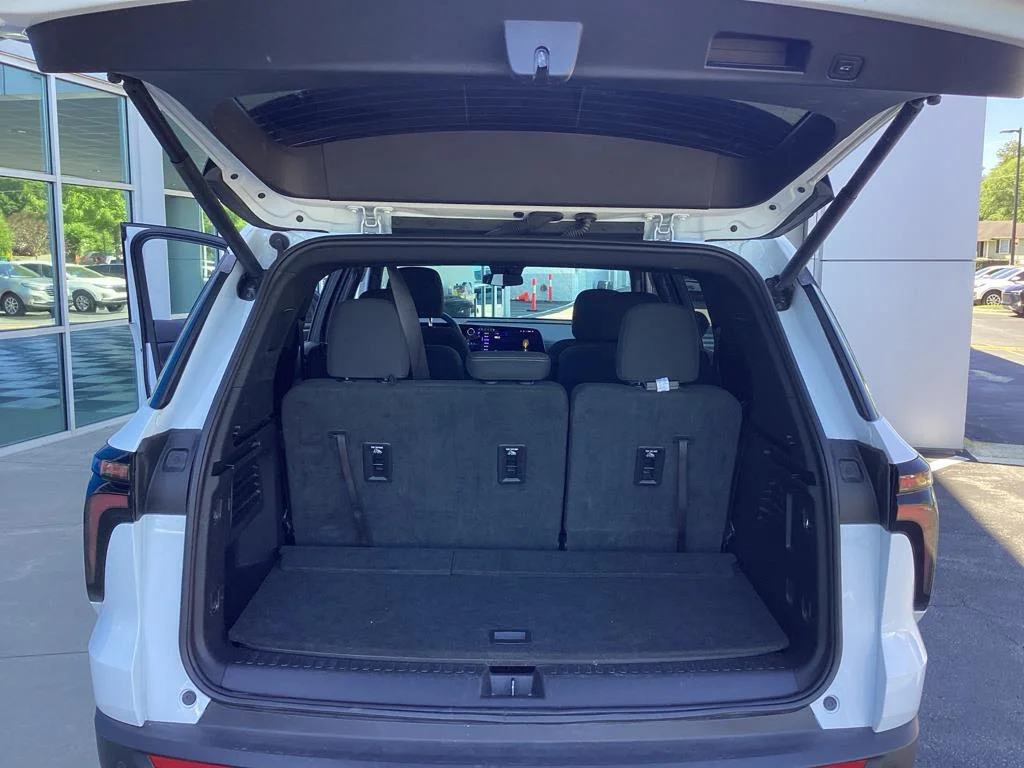 Used 2024 Summit White Chevrolet LT image 23