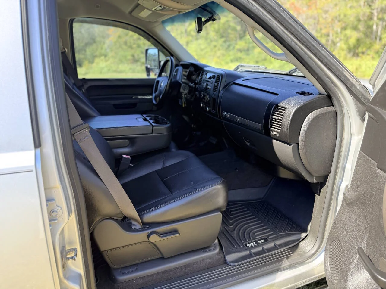 Used 2013 Silver Chevrolet LT 4x4 4dr Crew Cab 5.8 ft. SB image 19