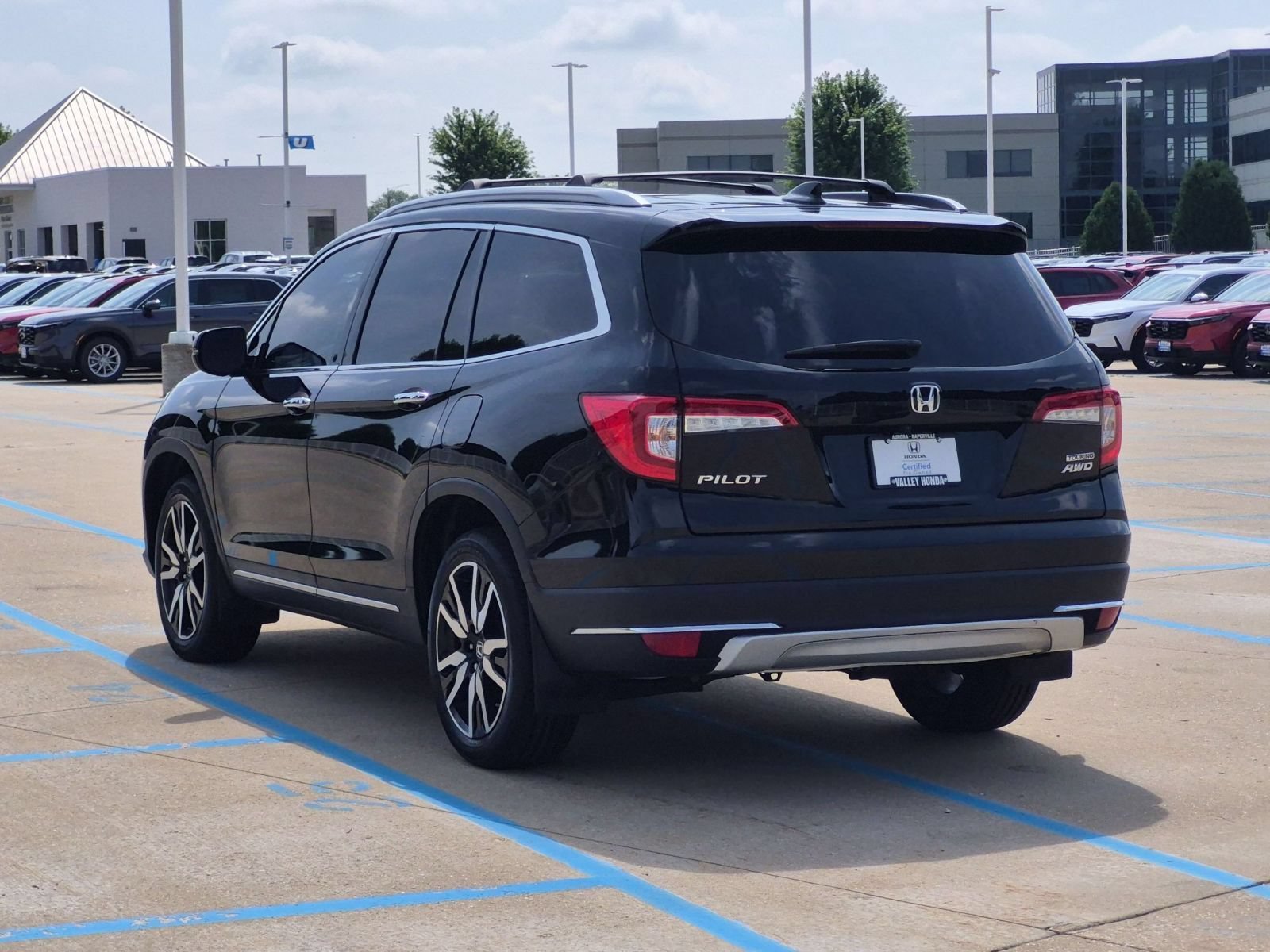 Certified Used 2022 Crystal Black Pearl Honda Touring 7-Passenger image 8