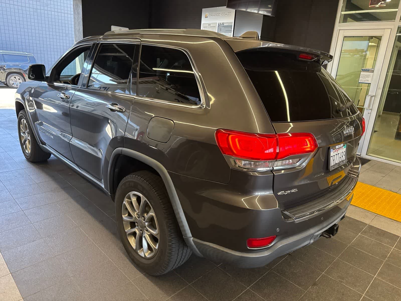 Used 2016 Granite Crystal Metallic Clearcoat Jeep Limited image 15