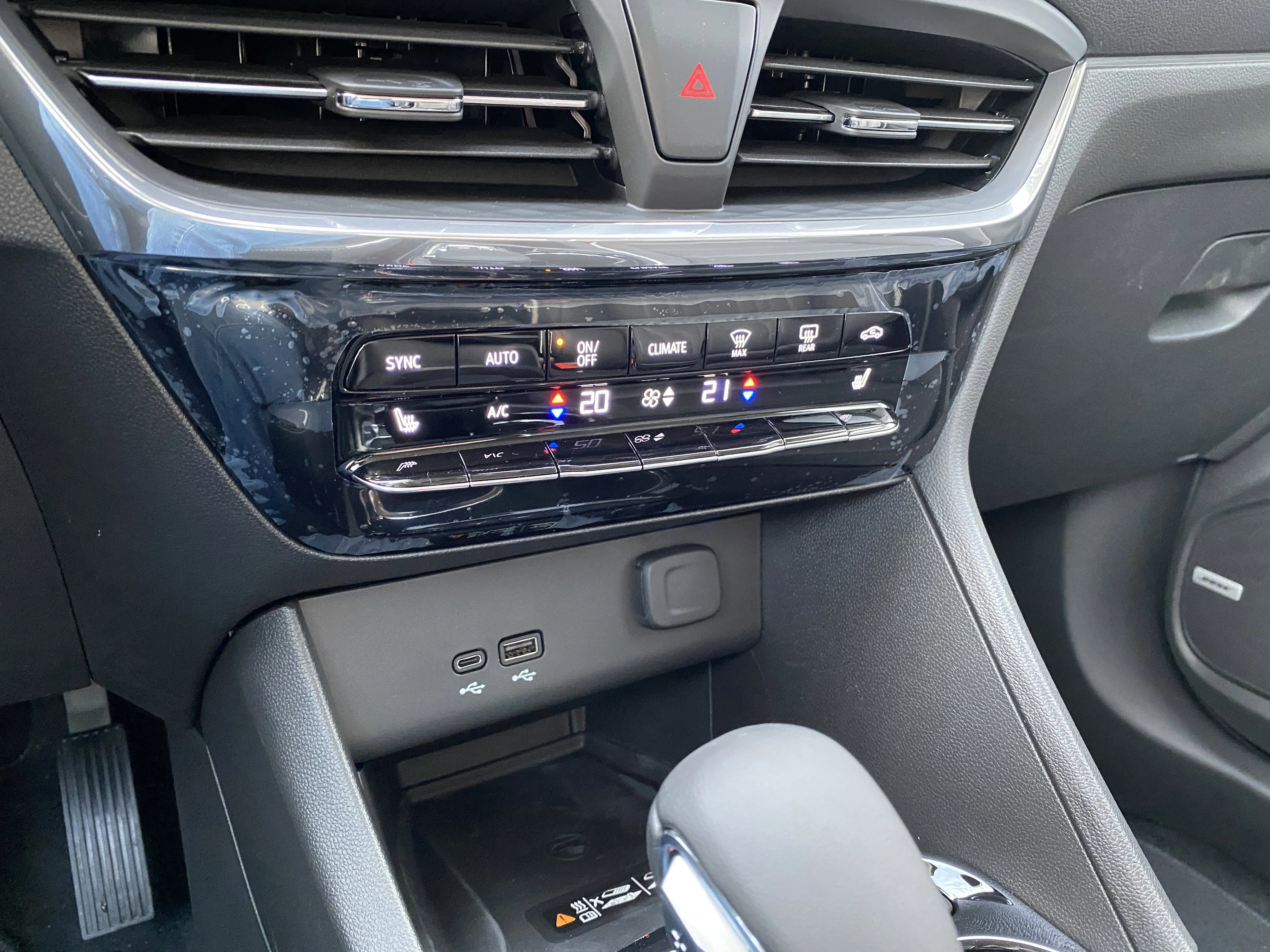 New 2026 EBONY TWILIGHT METALLIC Buick Avenir image 21