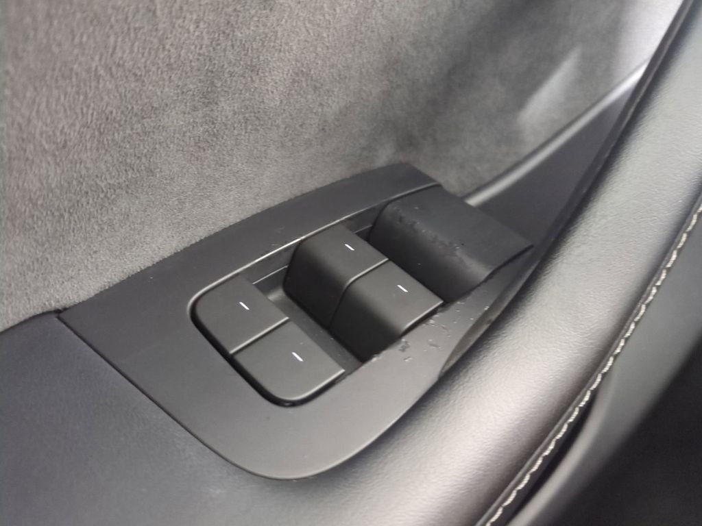 2023 Tesla Model Y Long Range - Photo 30