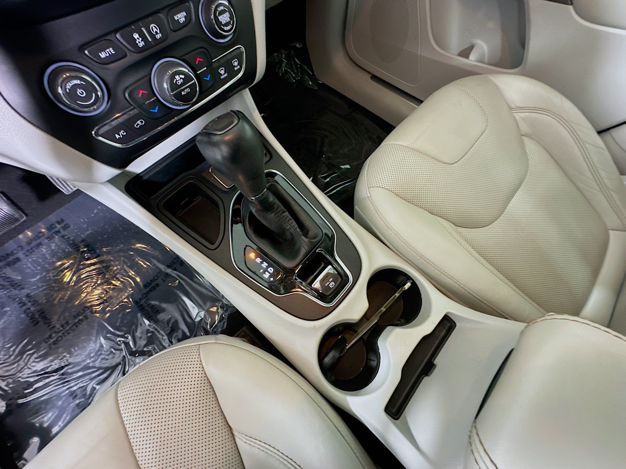 Used 2019 Bright White Clearcoat Jeep Limited image 22
