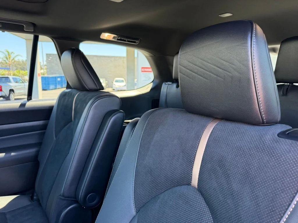 Used 2025  Toyota MAX Platinum image 12