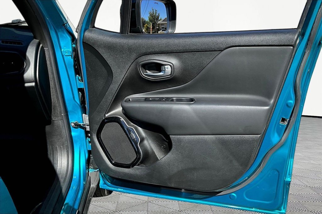 Used 2022 Teal Jeep Altitude image 27