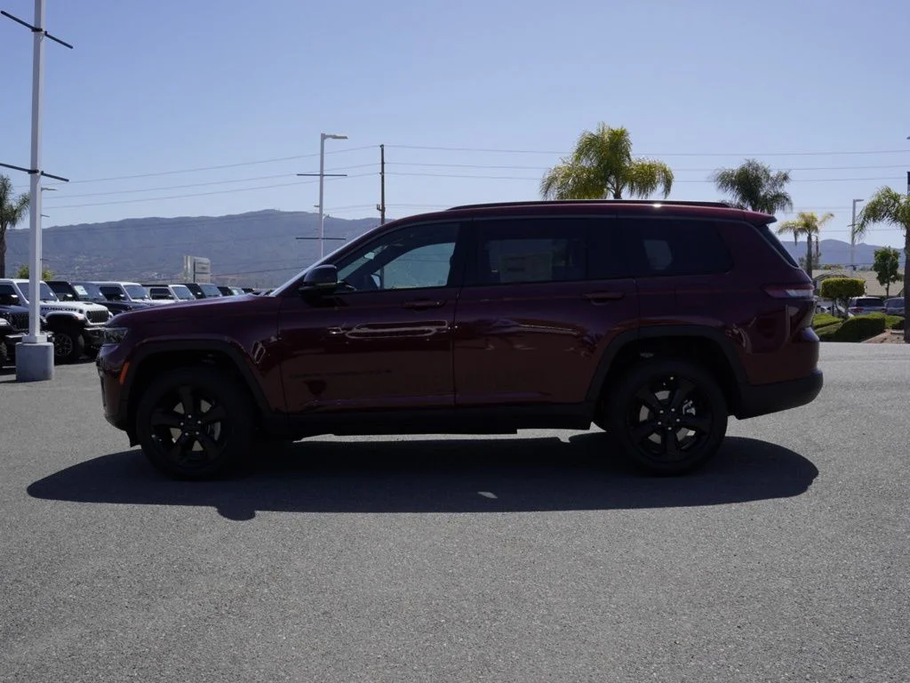 New 2026 Velvet Red Pearl-Coat Exterior Paint Jeep Limited image 6