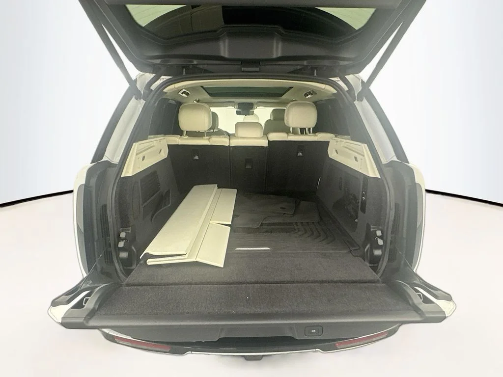 Certified Used 2023 White Land Rover SE image 26