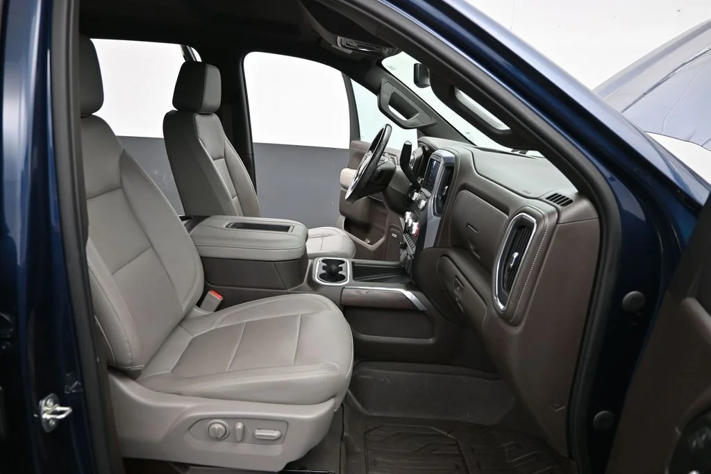 Used 2020 Blue GMC SLT image 30