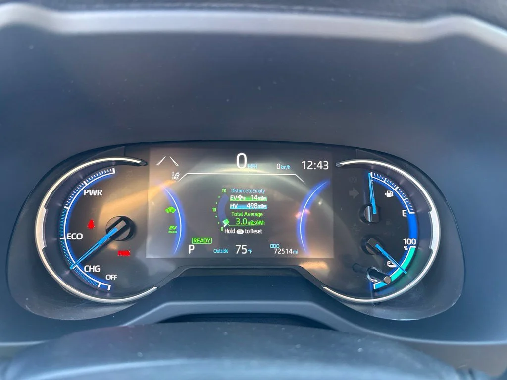 Used 2021  Toyota SE image 22