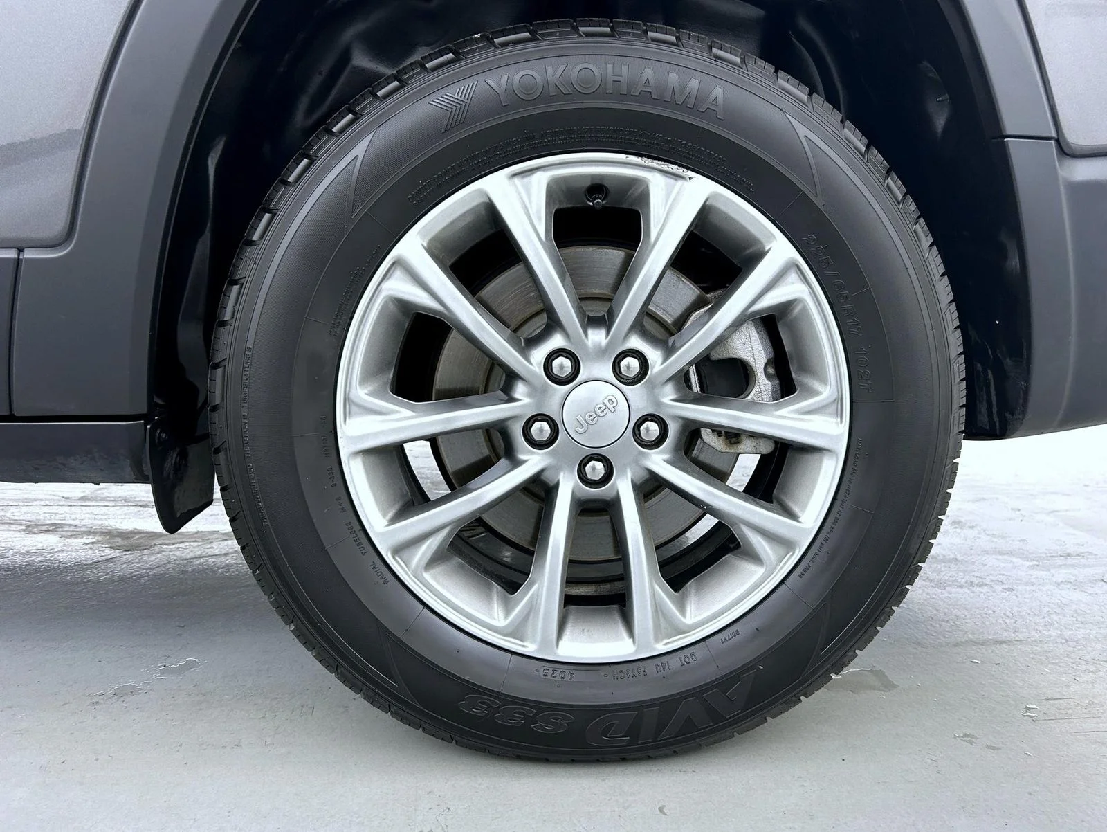 Used 2022 Gray Jeep Latitude Lux image 22