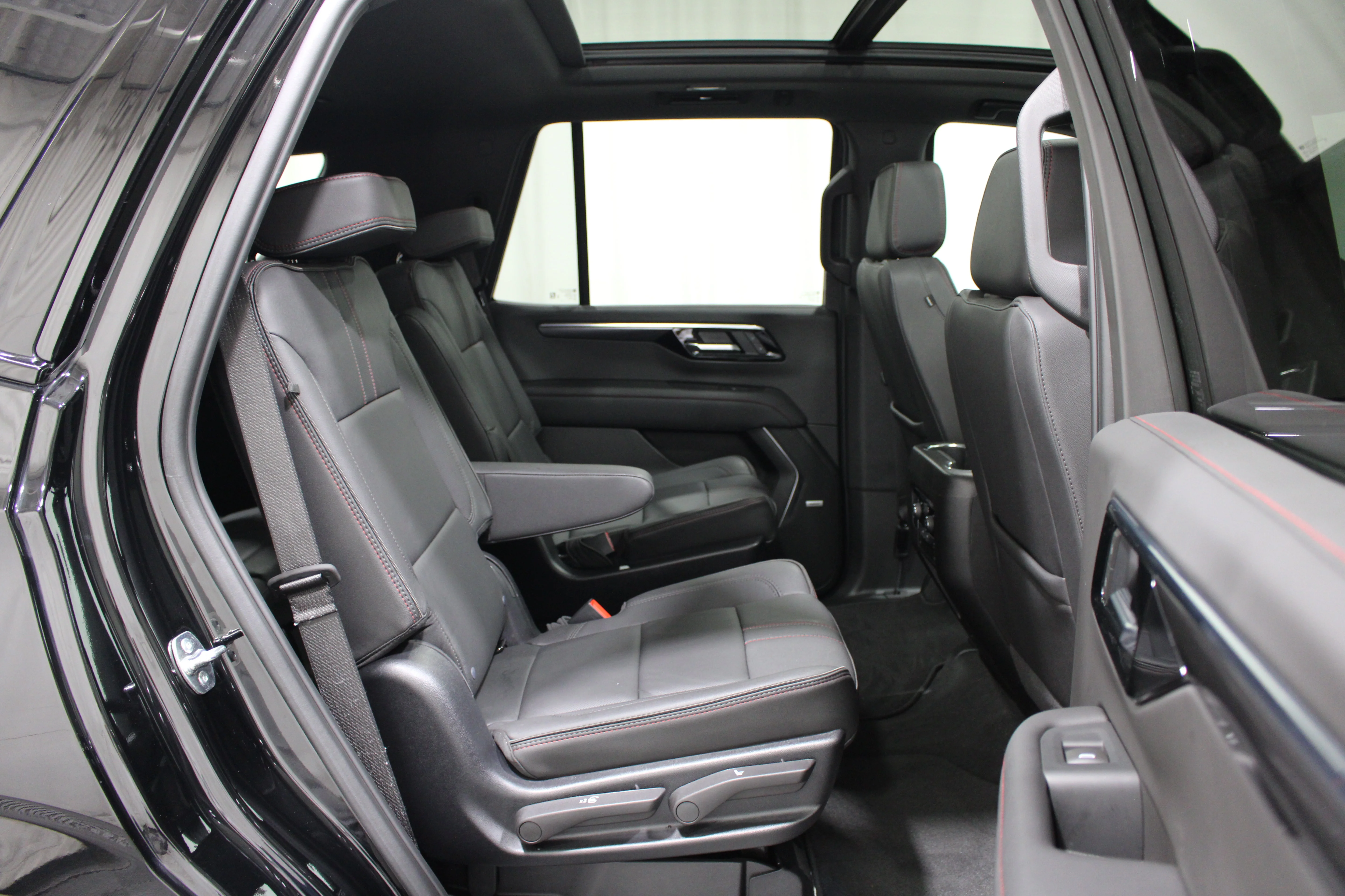 2025 Chevrolet Tahoe RST - Photo 25