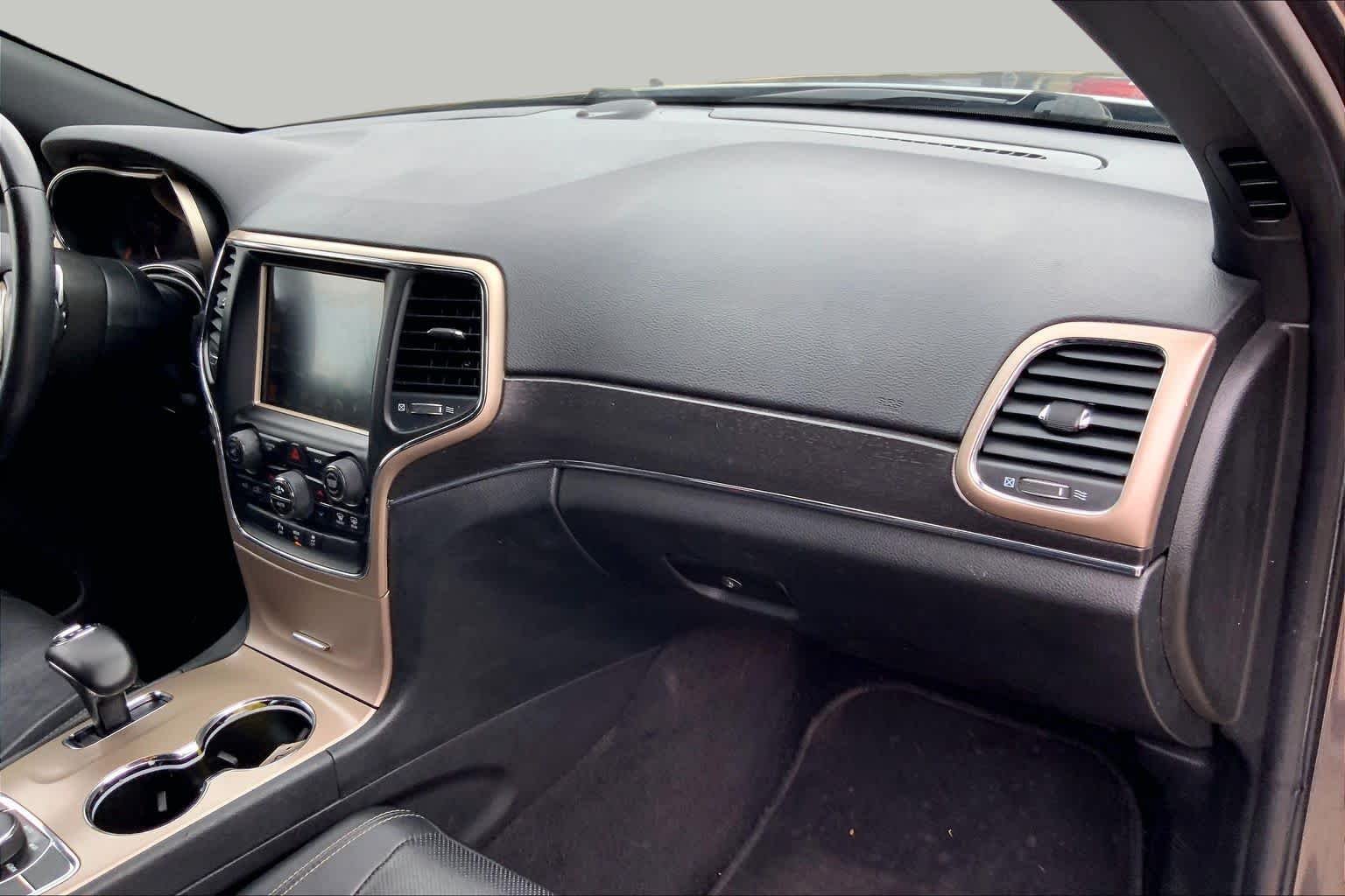 Used 2015 Granite Crystal Metallic Clearcoat Jeep Limited image 18