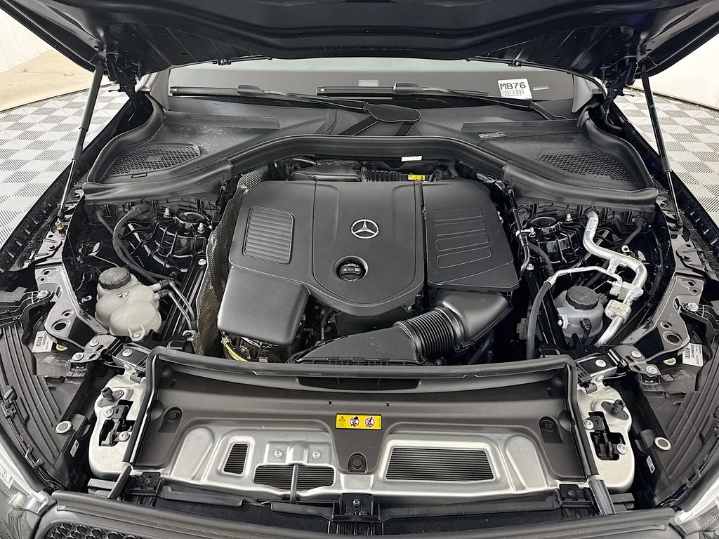 New 2026 Black Mercedes-Benz GLC 300 image 31
