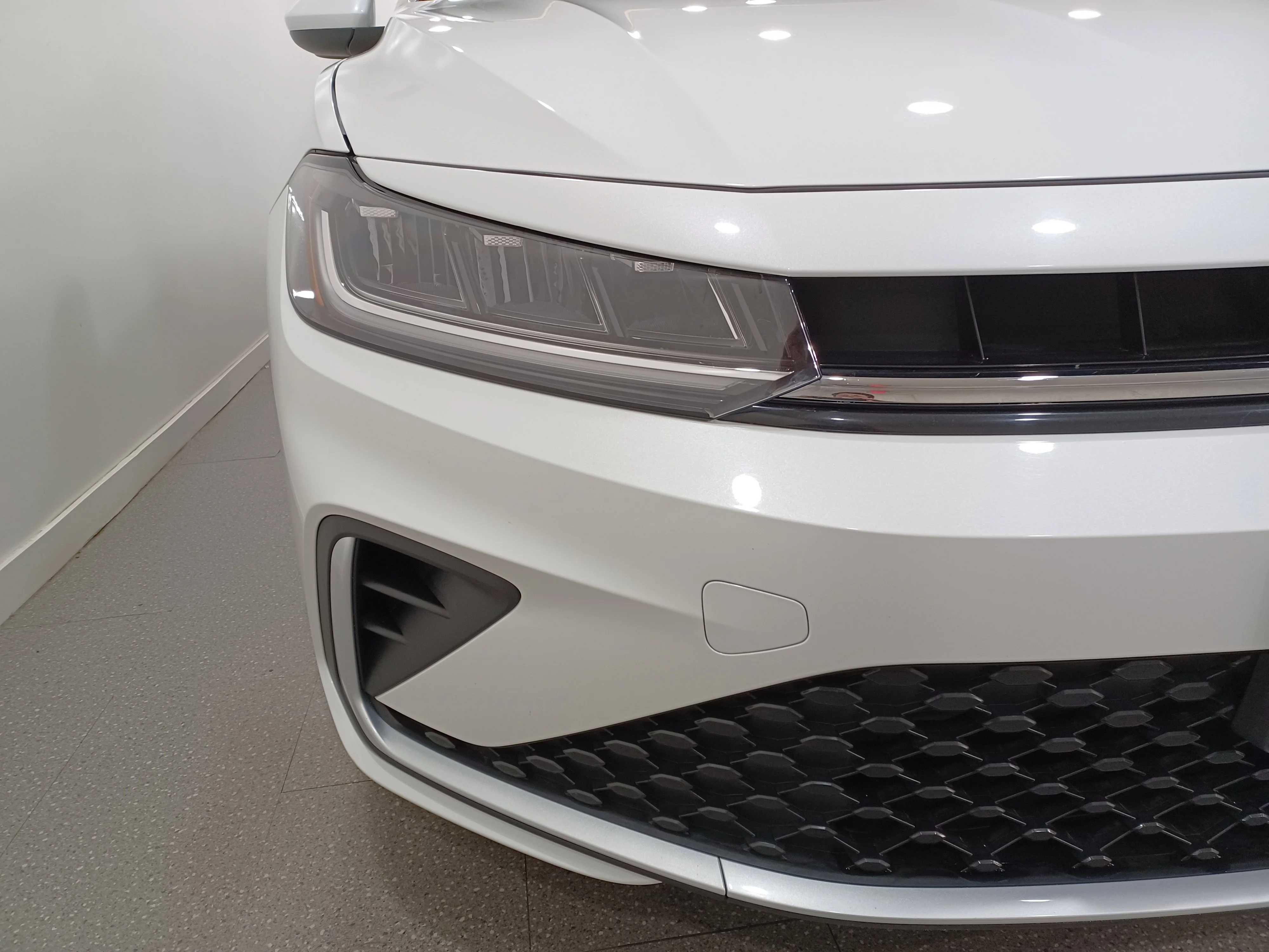 Certified Used 2025 Oryx White Pearl Volkswagen Comfortline*Adapt Cruise | Remote Start | Htd Seats & Wheel | Blind Spot Detect | Lane Keep Assist image 4