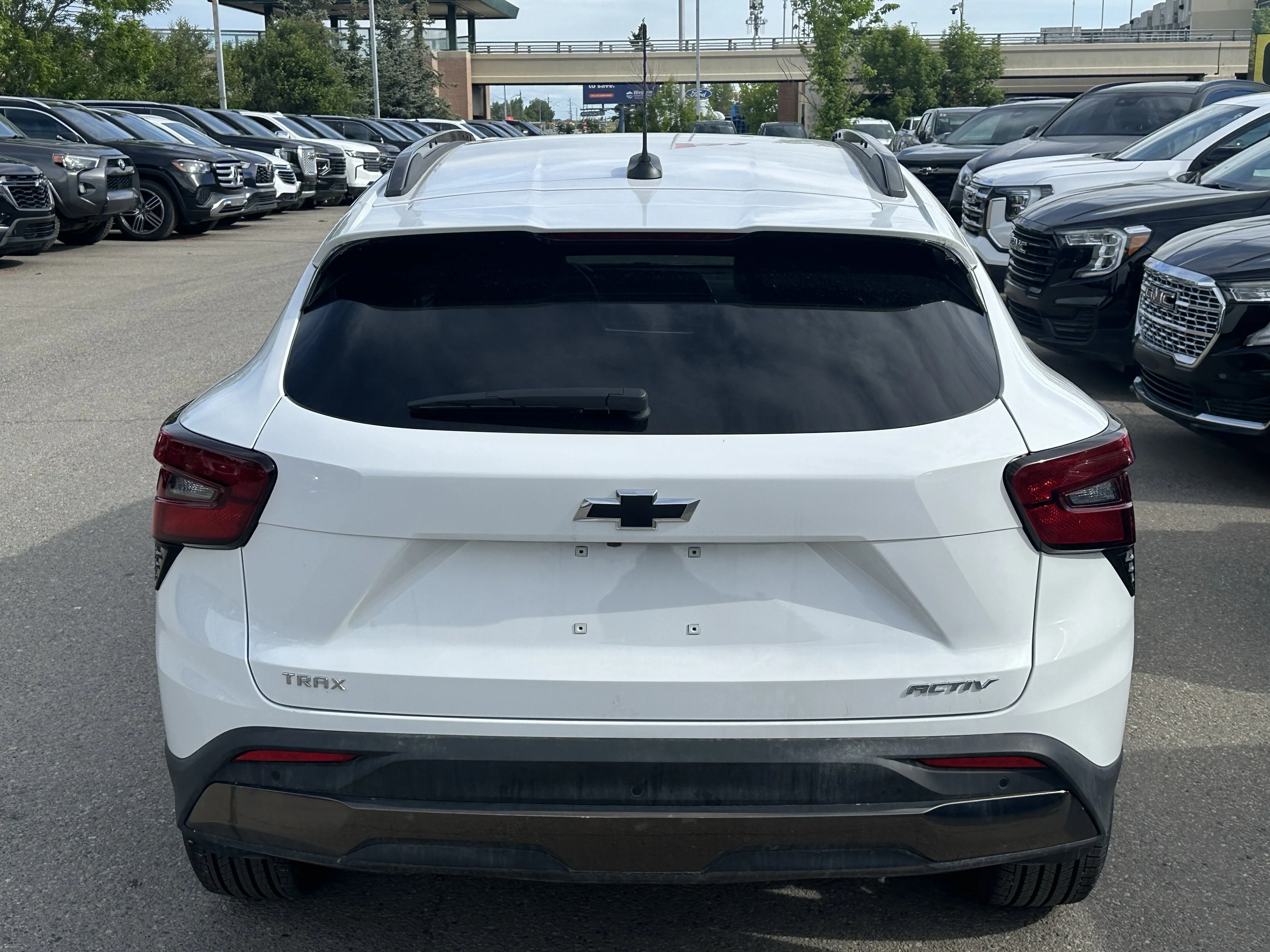 New 2026 Summit White Chevrolet ACTIV image 5
