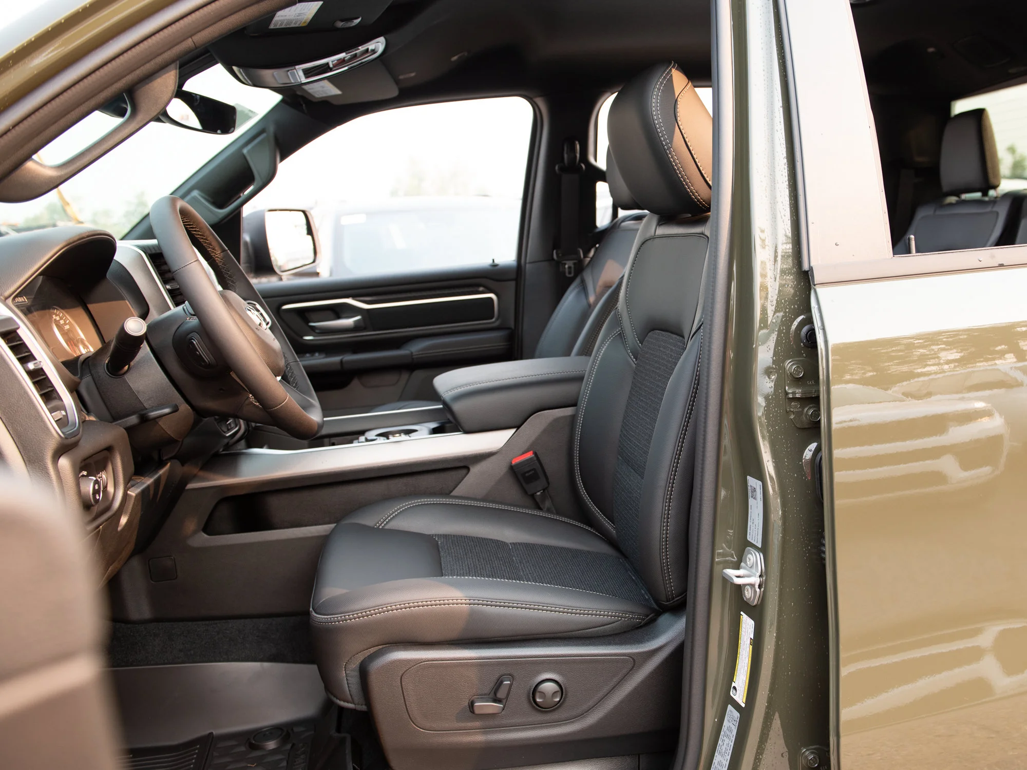 New 2026 Tan RAM Big Horn* Crew Cab 4x4, HEMI V8 image 27