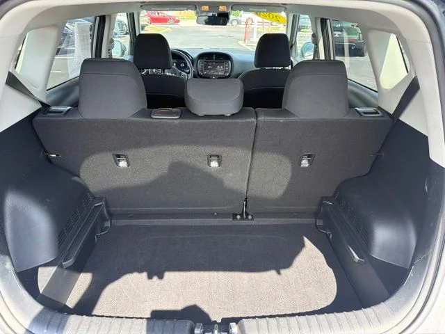 Used 2025  Kia LX image 31