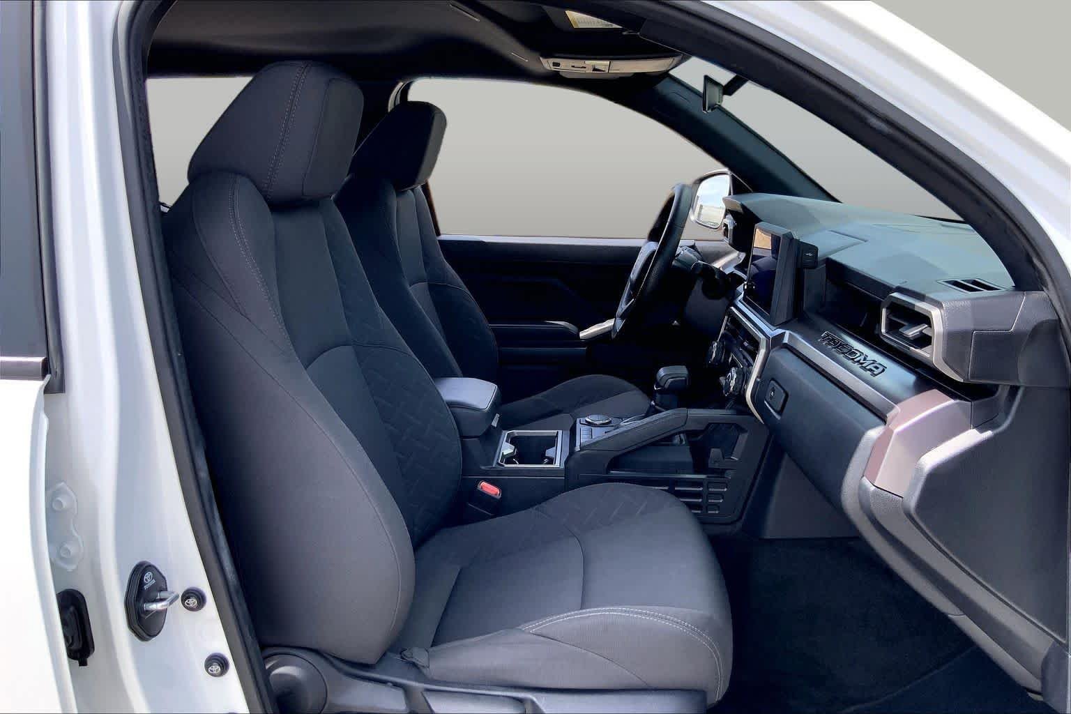 Used 2025 Ice Cap Toyota SR5 image 9
