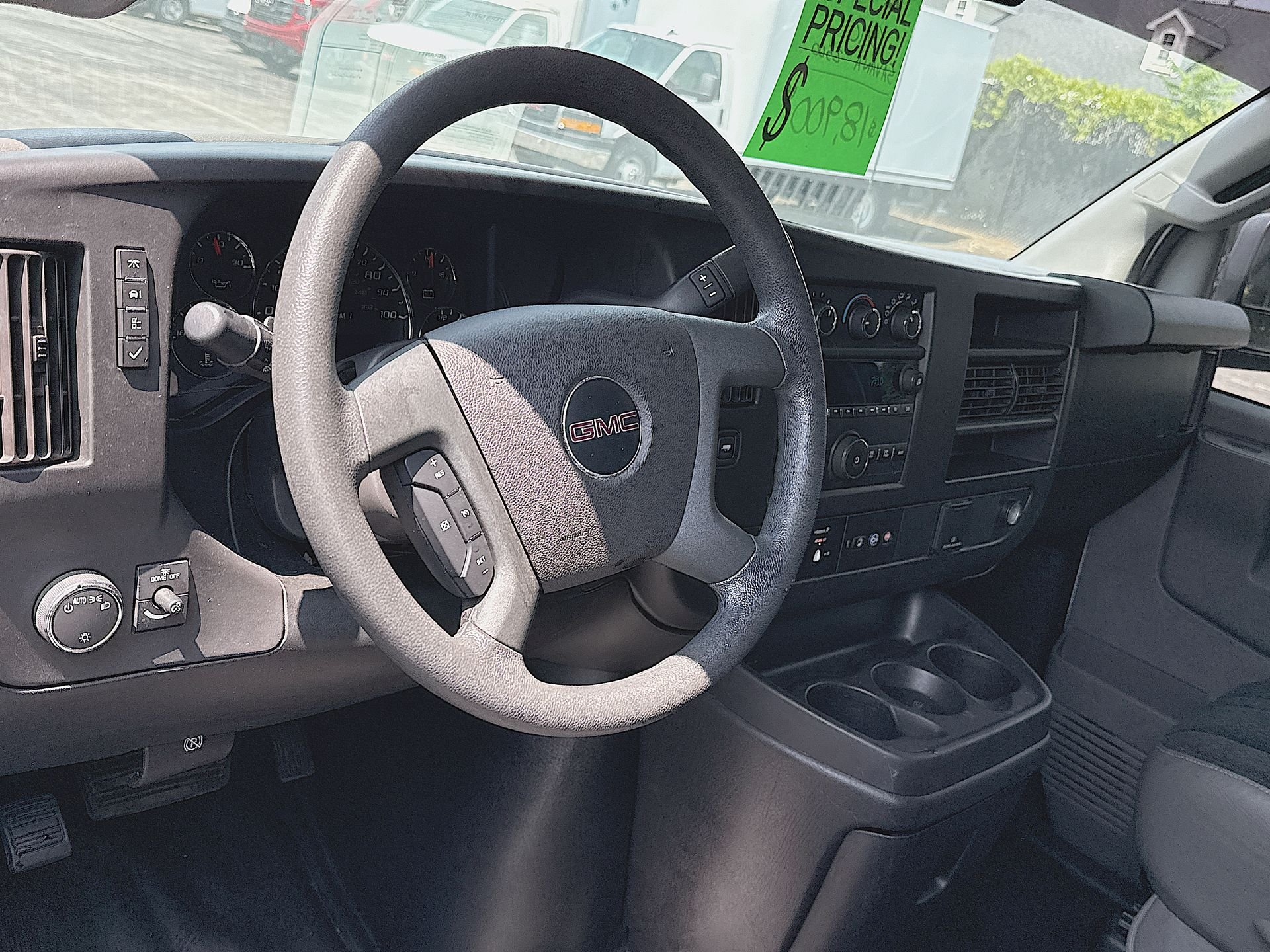 2019 GMC Savana Cargo Work Van - Photo 10