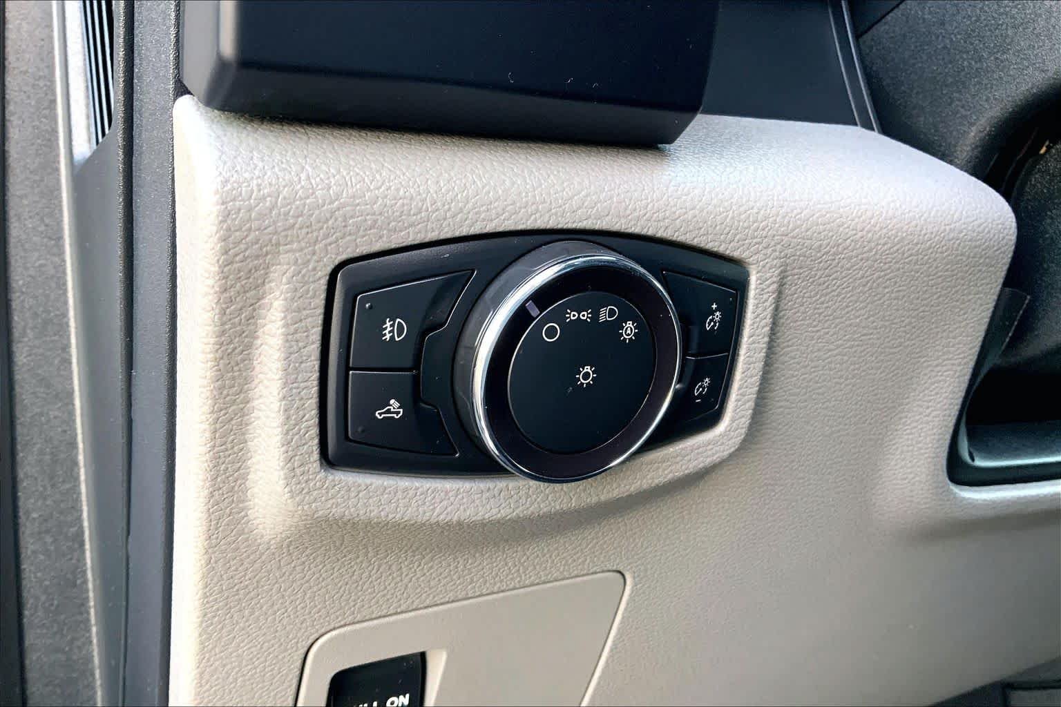 Used 2019 Oxford White Ford XL image 35