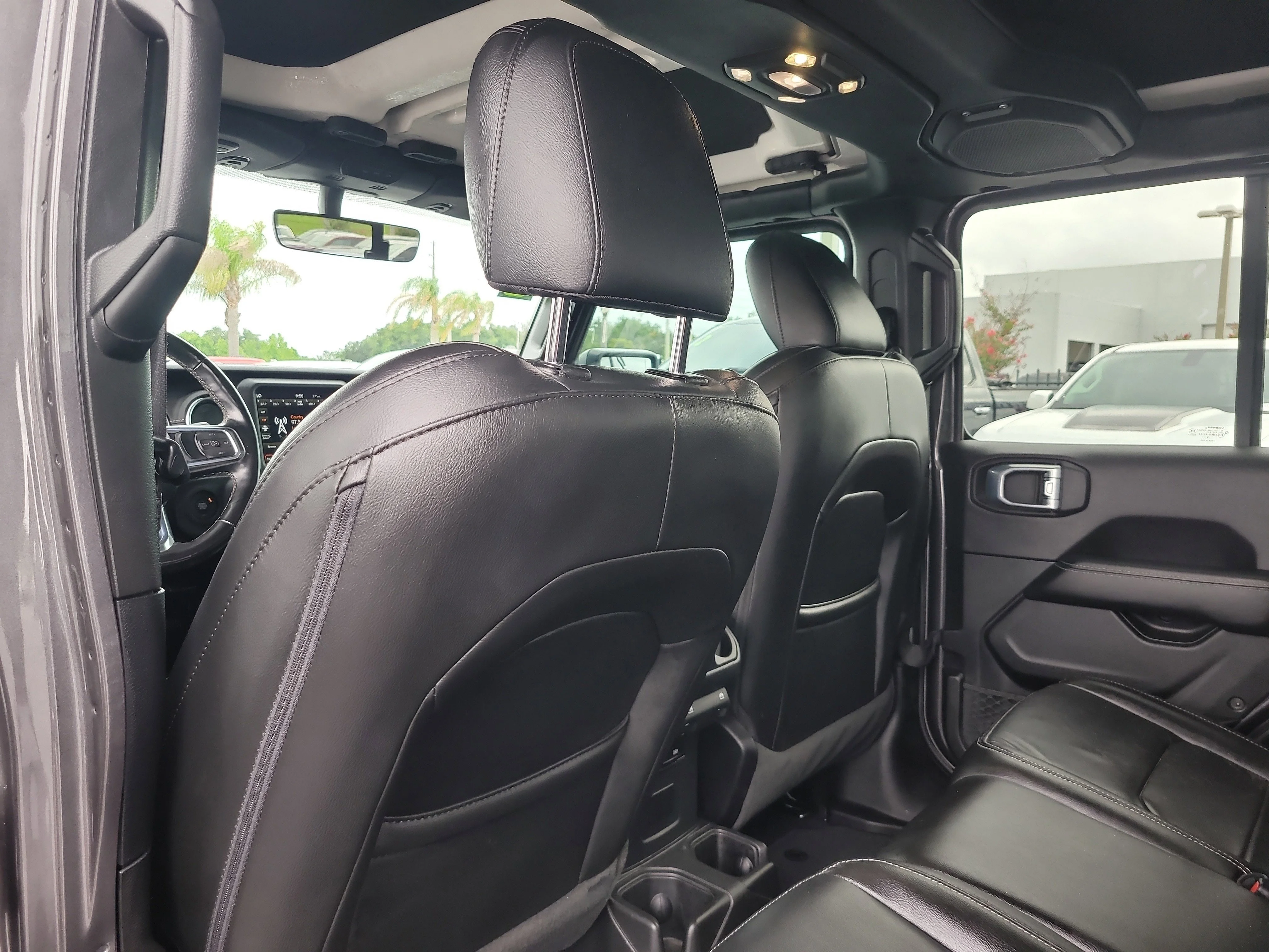 Used 2022 Granite Crystal Metallic Clearcoat Jeep Overland image 13