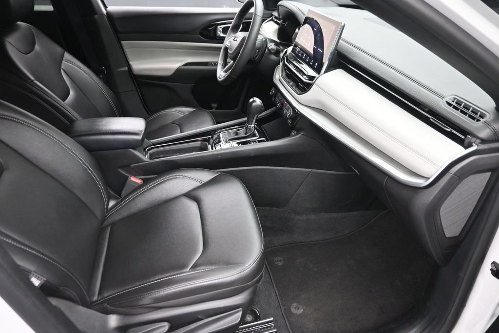 Used 2025 White Jeep Limited image 9