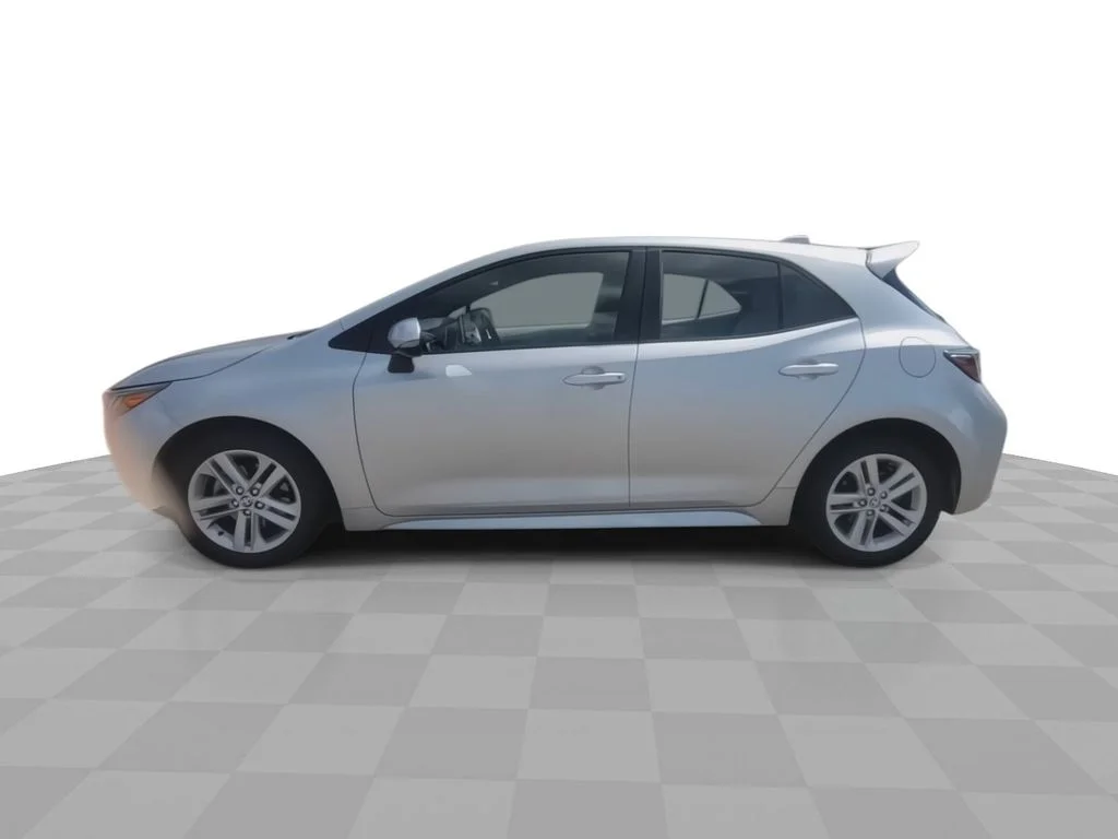 Used 2019 Silver Toyota SE image 5