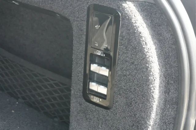 Used 2023 Gray Land Rover SE image 10
