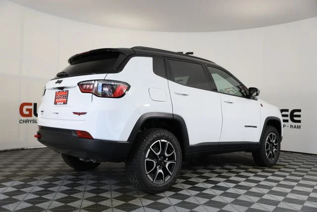 New 2026 Bright White Clear-Coat Exterior Paint Jeep Trailhawk image 27